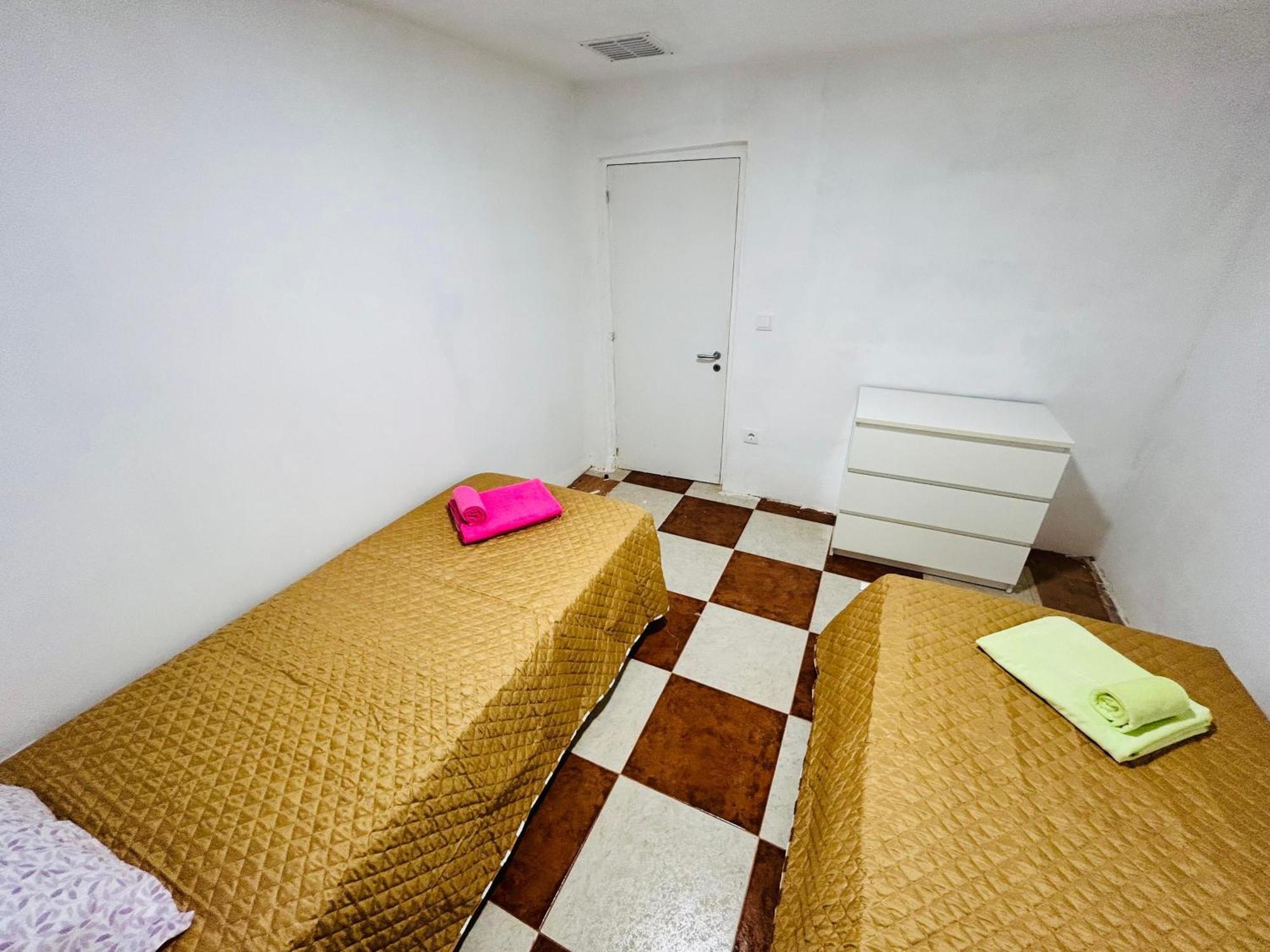 Japji Guest House Esmeriz Vitoria Bagian luar foto