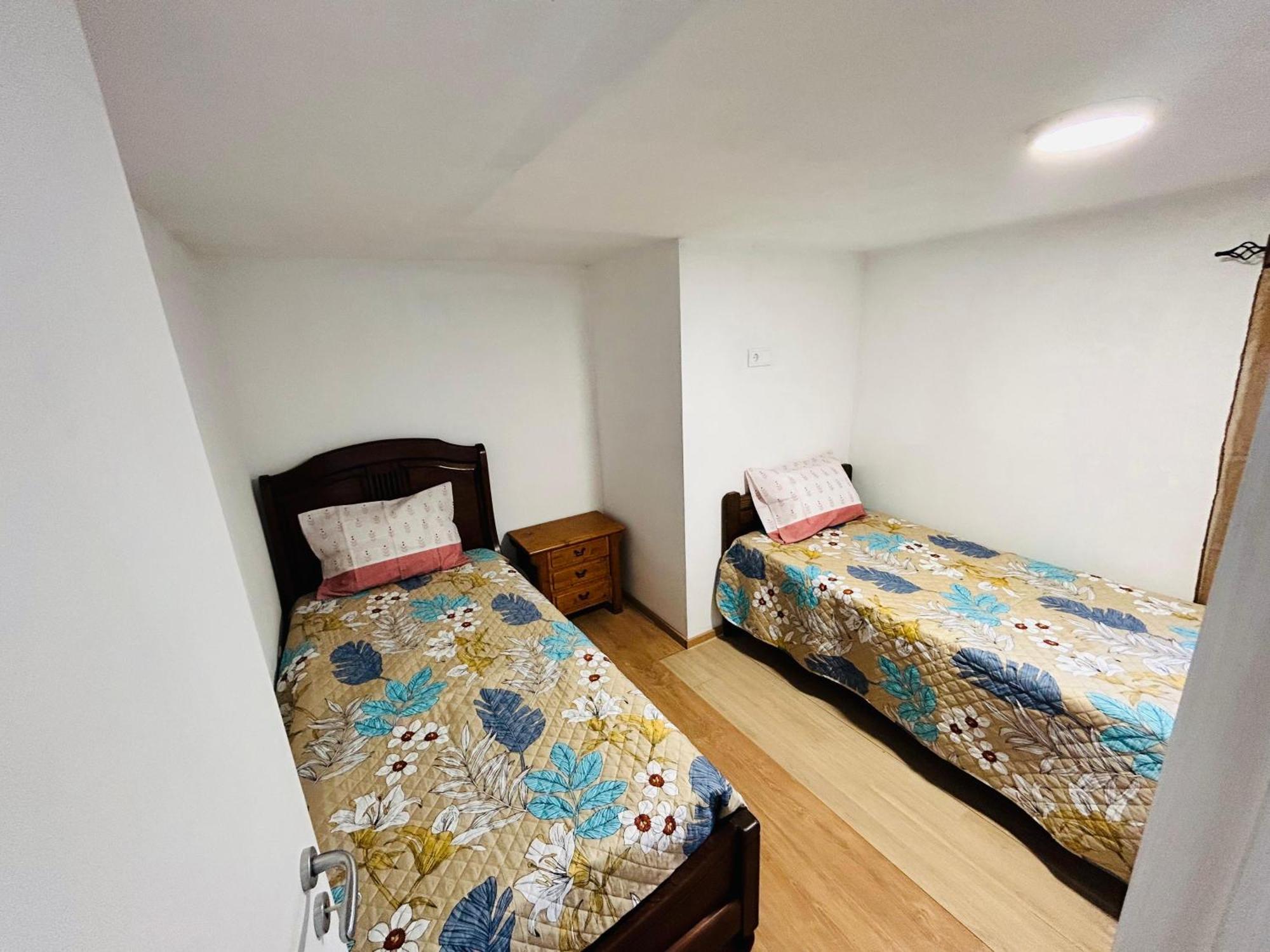 Japji Guest House Esmeriz Vitoria Bagian luar foto