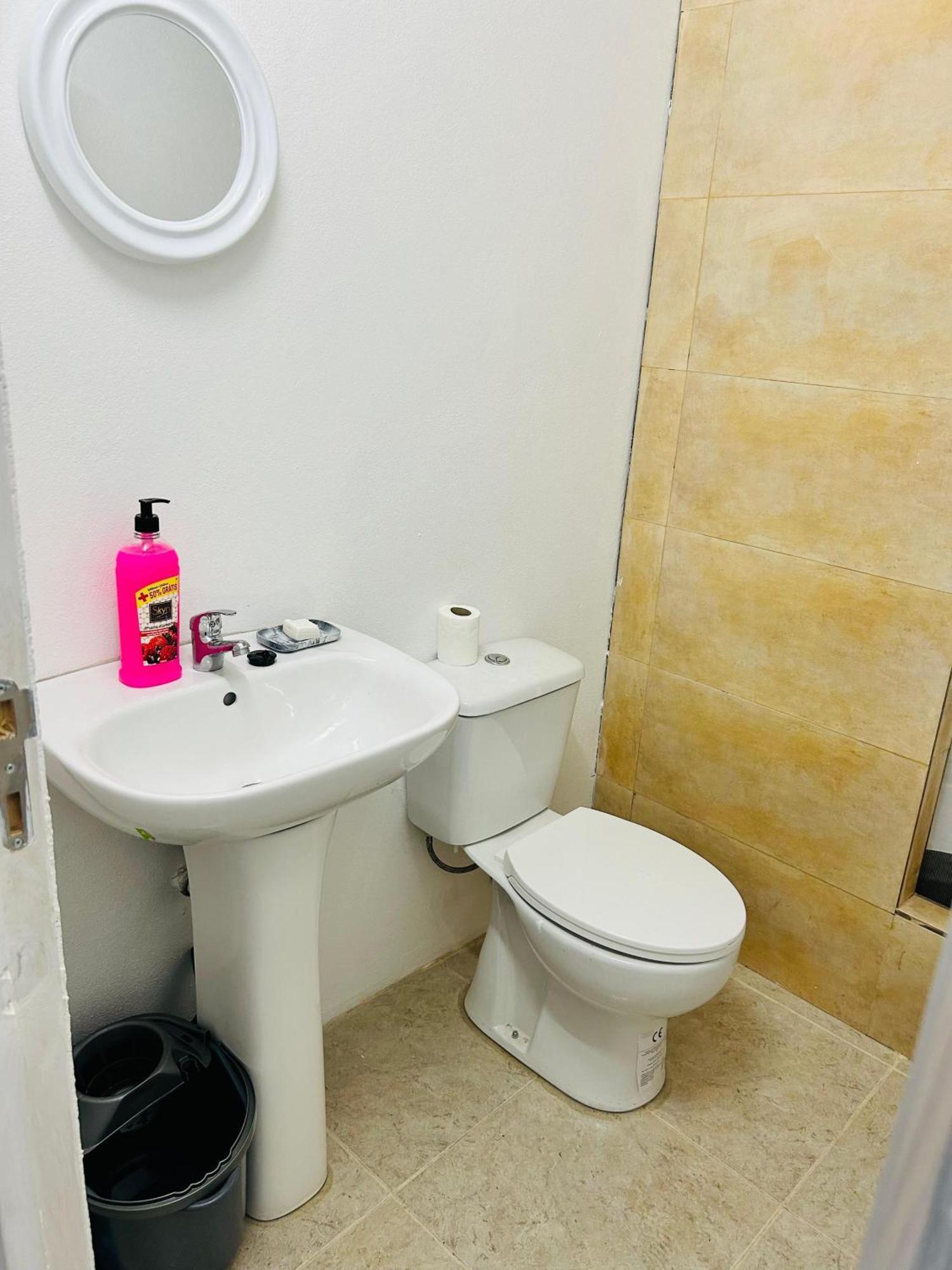 Japji Guest House Esmeriz Vitoria Bagian luar foto