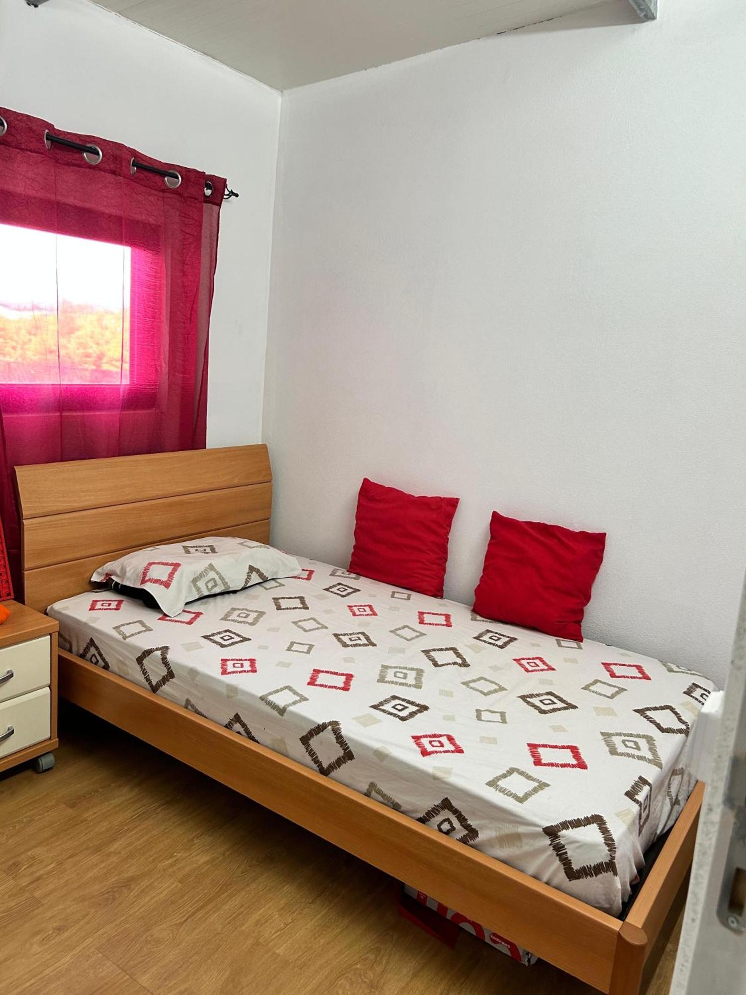 Japji Guest House Esmeriz Vitoria Bagian luar foto